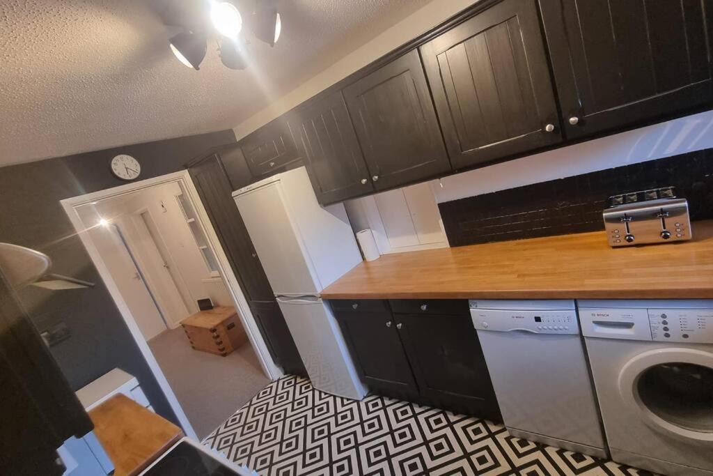 Spacious Self Contained Flat In Superb Location Lymington Eksteriør billede